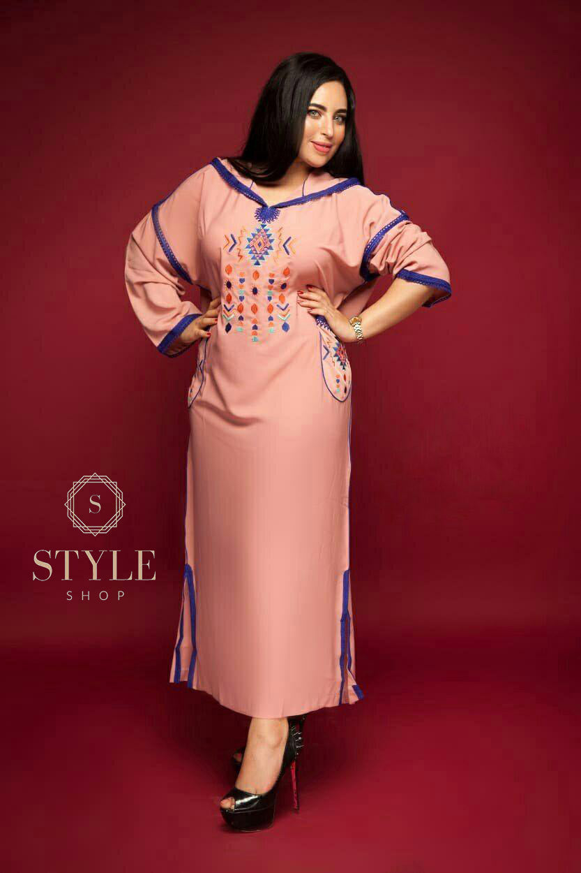 جلابة مغربية  بآخر مكين فالطرز و بفصالة راقية ولوينات غزالة